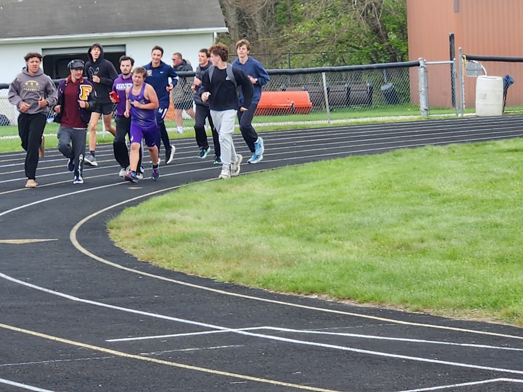 Bradlee White on the track for the 1600m