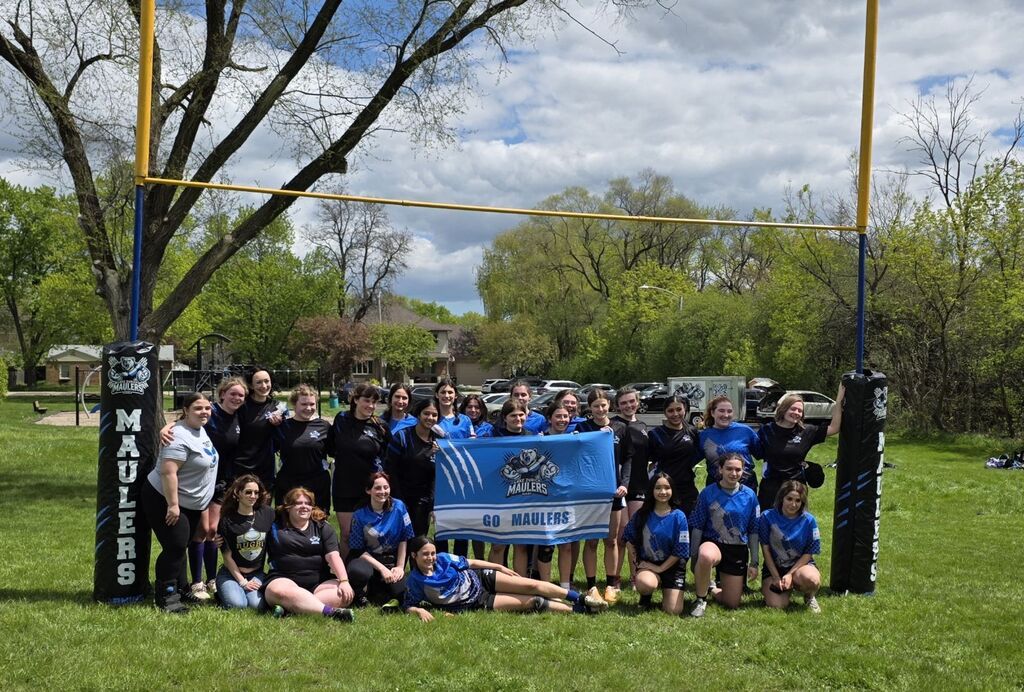 Picture of both teams under the post!