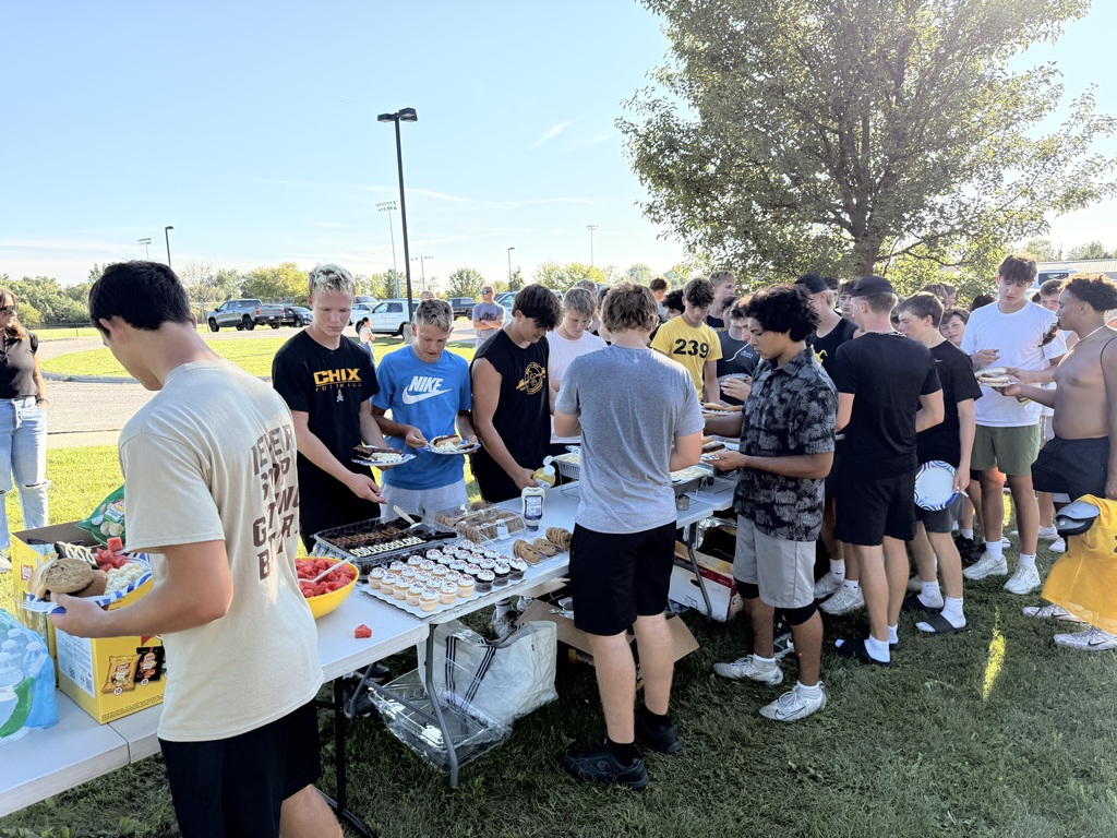 Week one team meal was a huge success! Thank you to all the parents who provided food and served and cleaned up! Let’s Go Chix!