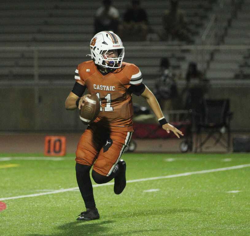 Cody King back to pass.