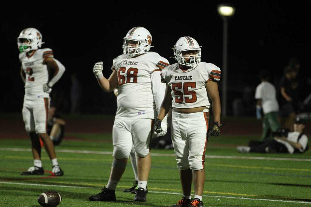 Two of our linemen. #55 Isaac Moreno & #68 Gavin Drake