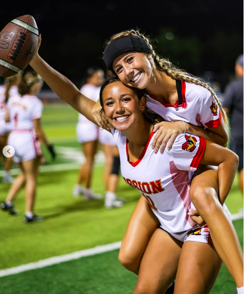 These girls are on fire!! 🔥 🔥

Let’s hear it for our Players of the Game!!
In tonight’s game against Aliso Niguel, these 2 brought an outstanding performance to lead us to a 25-13 victory!

OFFENSIVE:
Leah Vanderveen #10 | Senior | WR
107 Yards
2 Touchdow
