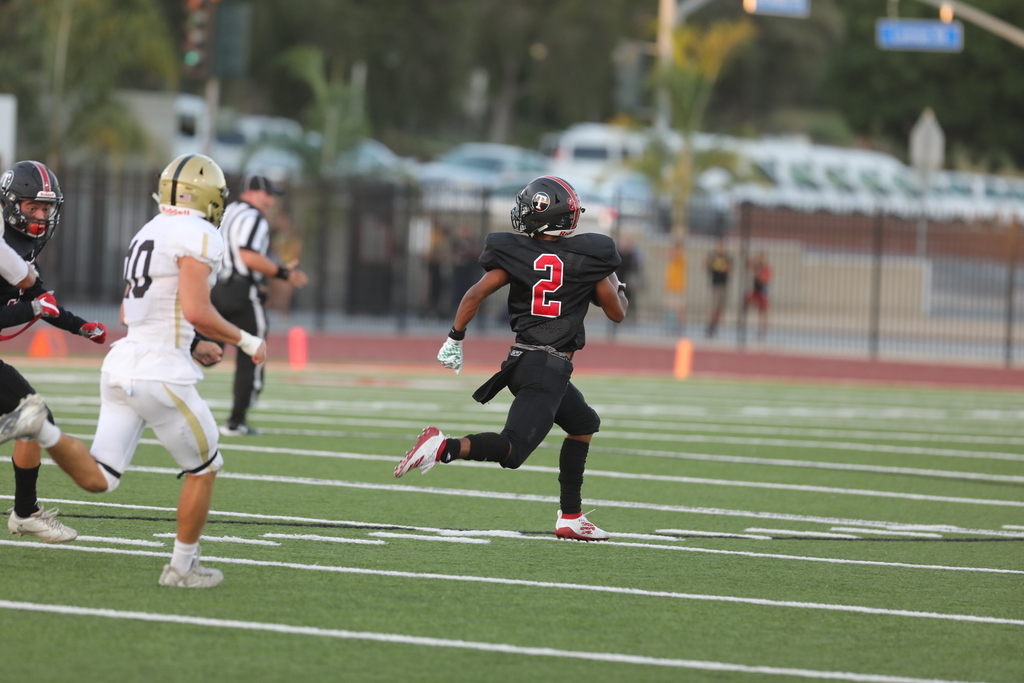 Frisbie breaks a 90 yard run for the Warriors! Ball at the 2