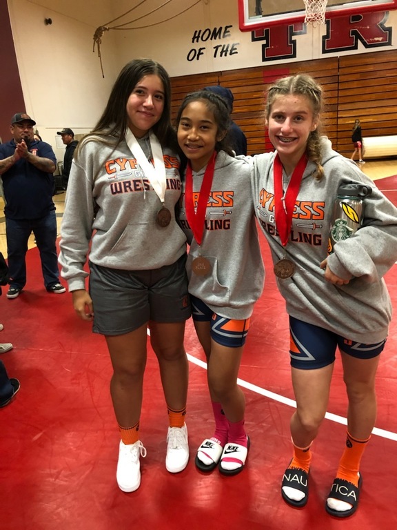 I placed 3rd today at San Clemente Champions ships! I got my first win!!!😁 I am so proud of every girl that wrestled. We all did good wether we got pinned or not. We all left San Clemente with not only a medal. But experiance , that's the best prize we ca