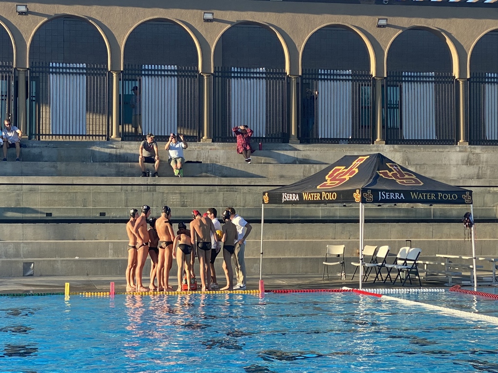 End of the first quarter with the score at 7 to 1 - JSerra versus Servite.